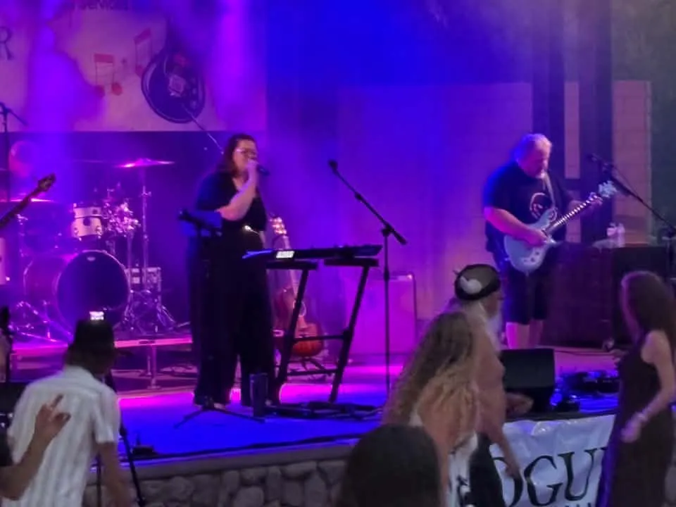 Marie Twining singing at Sunset River Jam 2026