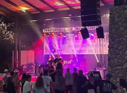 Jinx performing for a crowd at Sunset River Jam 2026