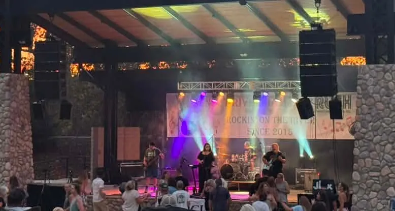 Jinx performing at Sunset River Jam 2026